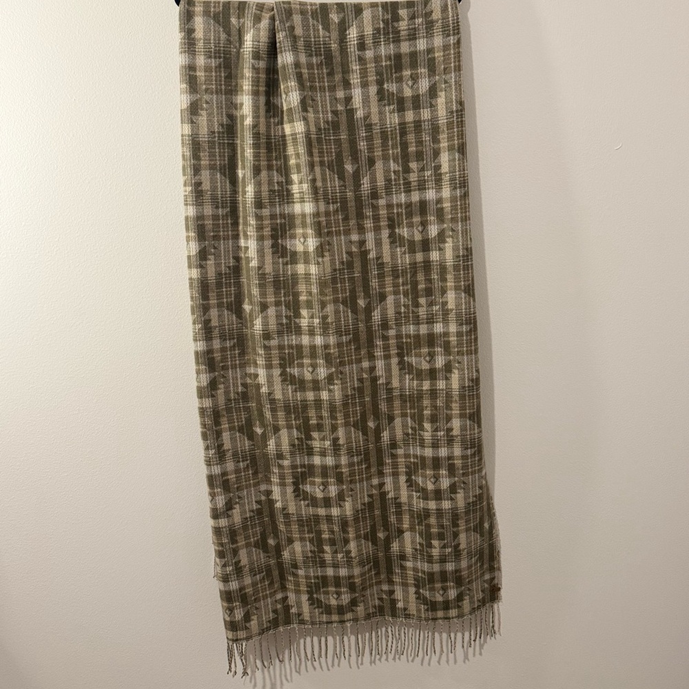 Eddie Bauer Fringe Scarf Shawl Wrap – Olive Plaid Aztec Pattern – One Size